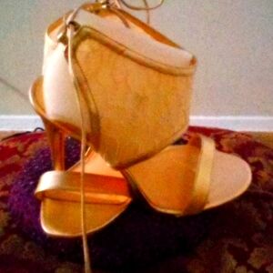 Gold lace Ivanka Trump's heels size 8